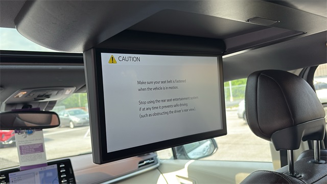 Vehicle image 27 of 47
