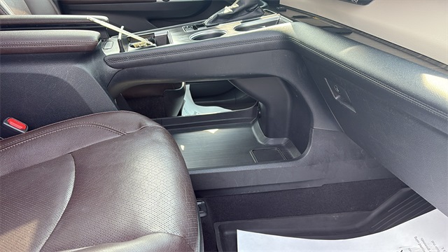 Vehicle image 37 of 47
