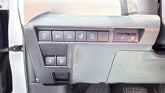 Vehicle image 18 of 47