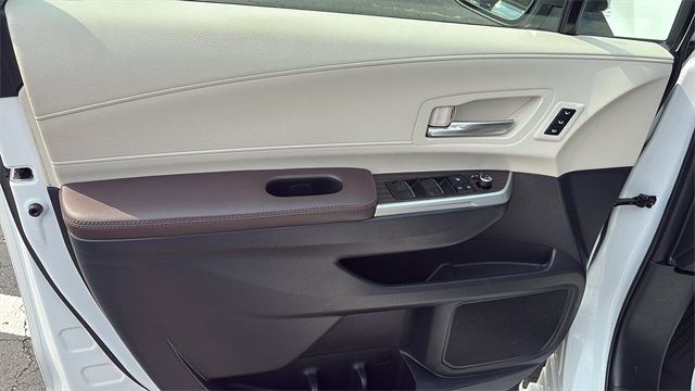 Vehicle image 23 of 47