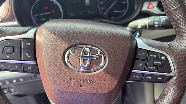 Vehicle image 17 of 47