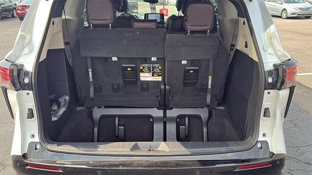 Vehicle image 31 of 47