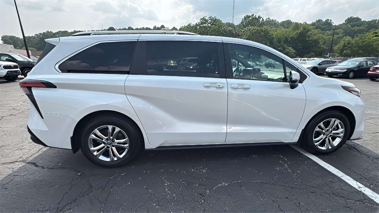 Vehicle image 43 of 47