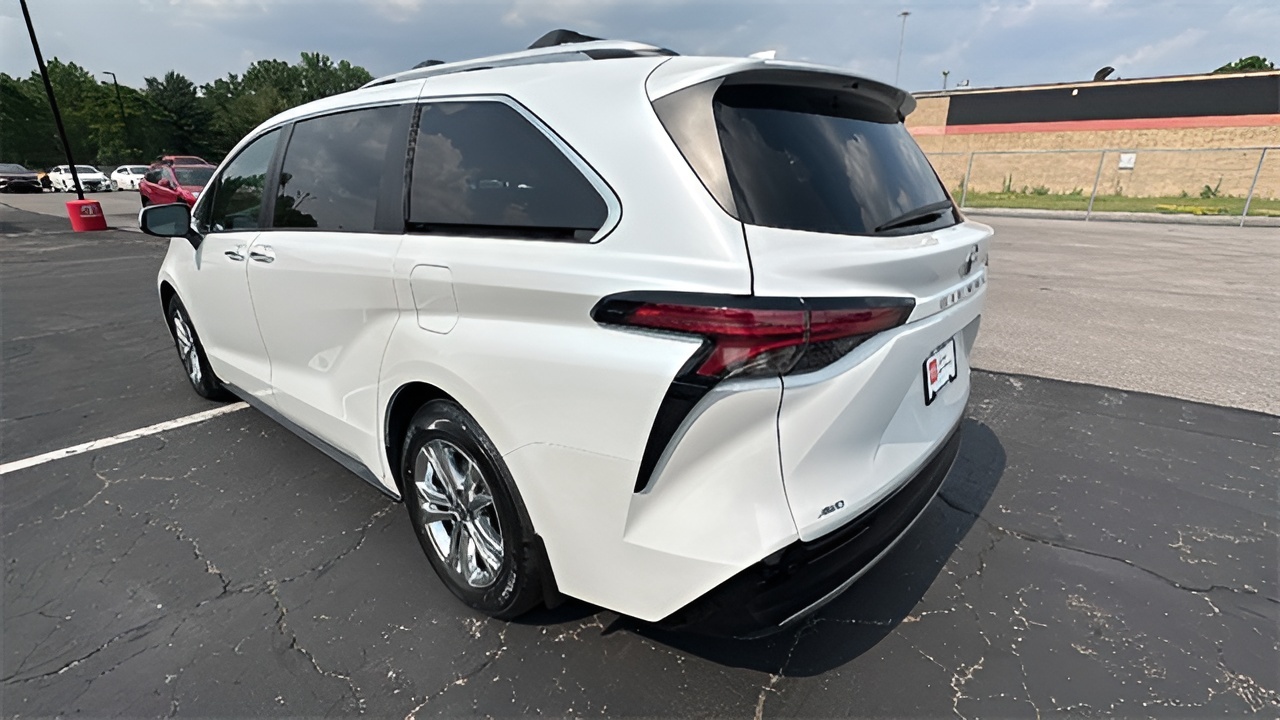 Vehicle image 44 of 47