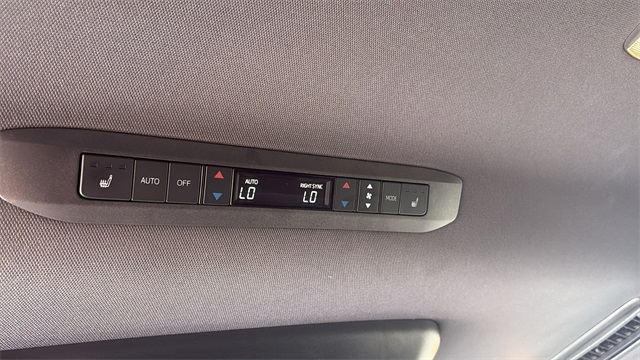 Vehicle image 28 of 47