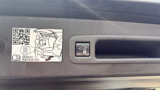 Vehicle image 32 of 47