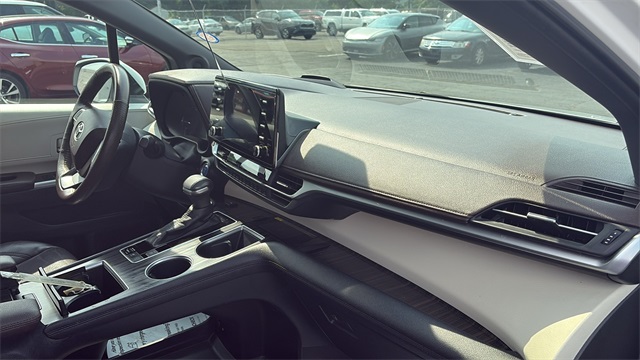 Vehicle image 36 of 47