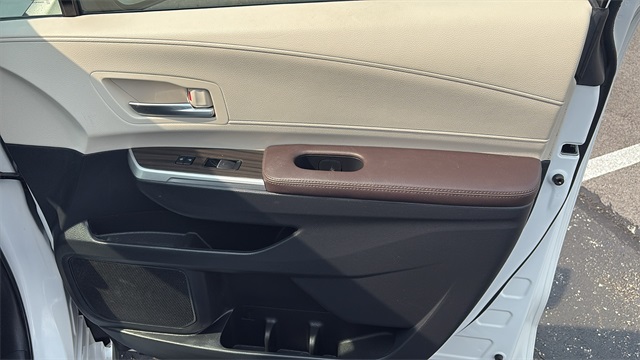 Vehicle image 40 of 47