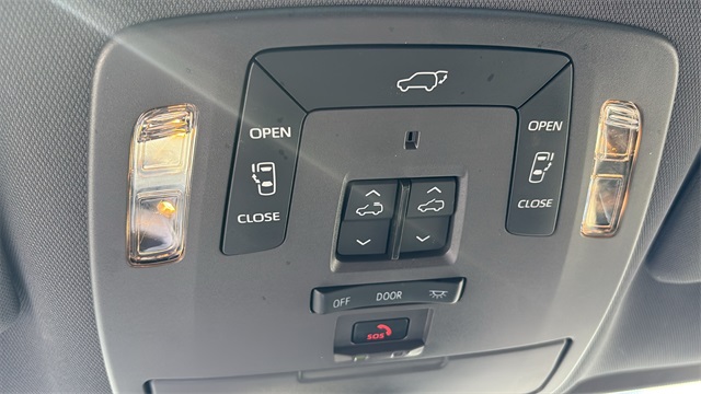 Vehicle image 16 of 47