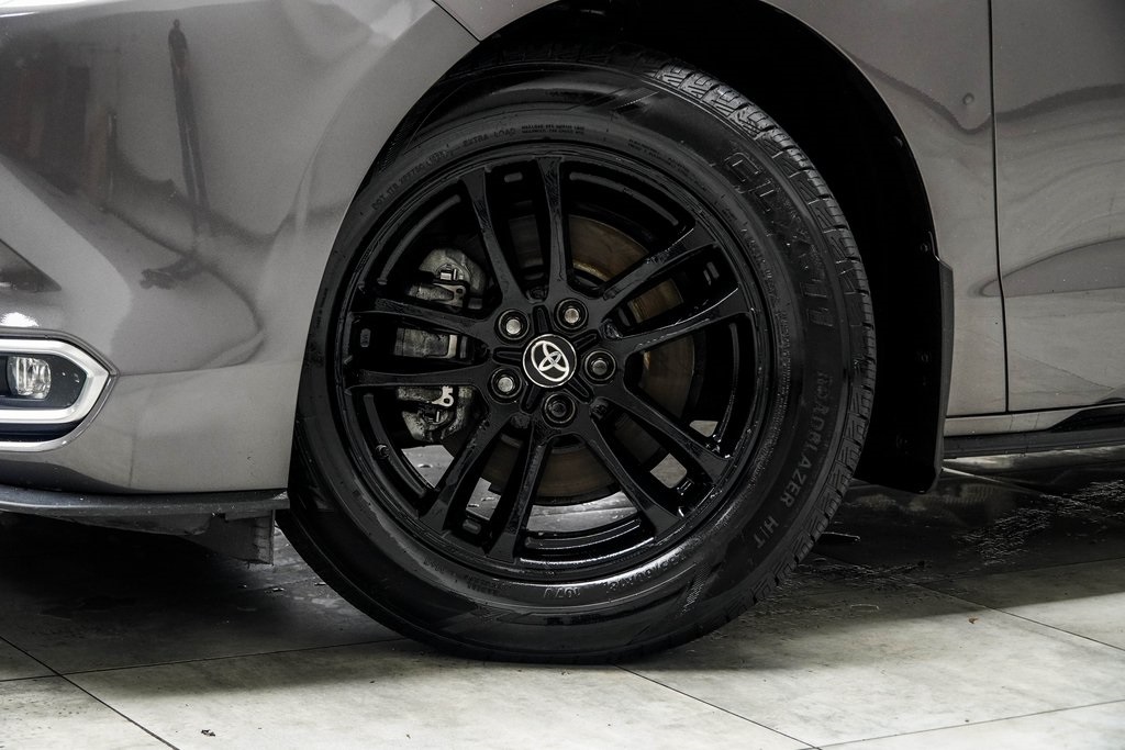 Vehicle image 10 of 43