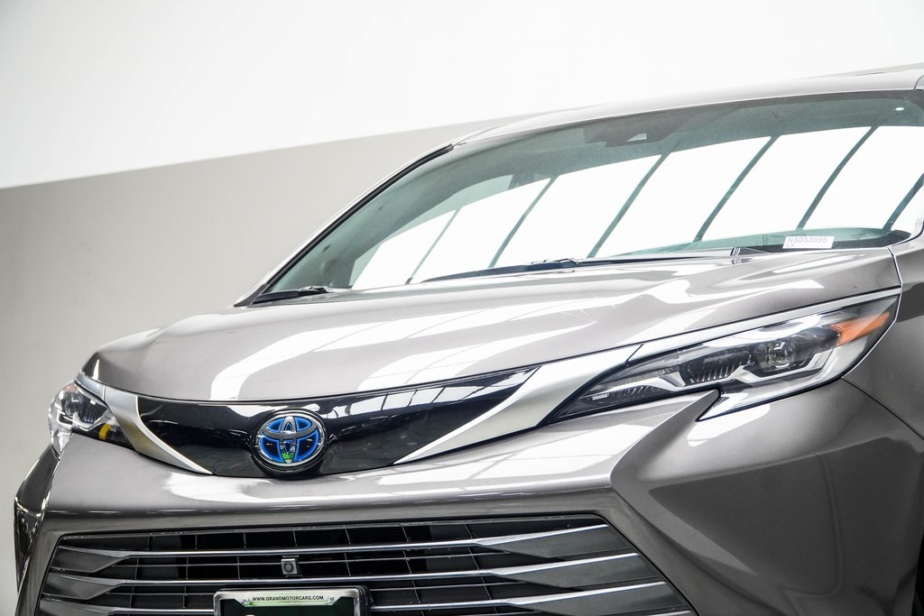 Vehicle image 11 of 43