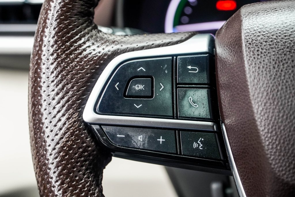 Vehicle image 28 of 43