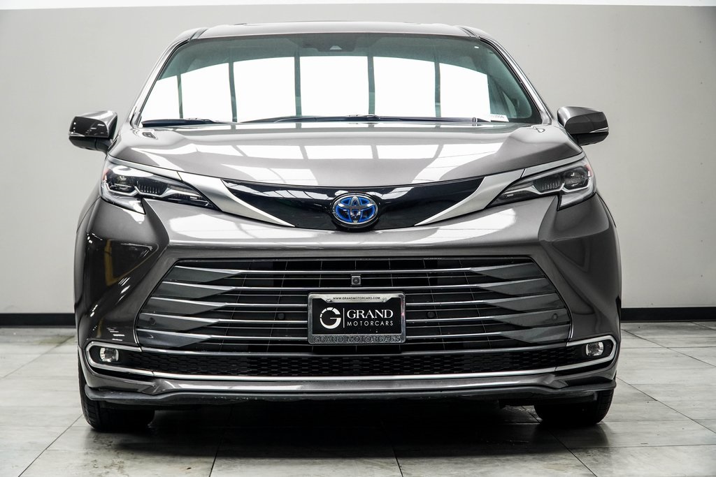 Vehicle image 3 of 43