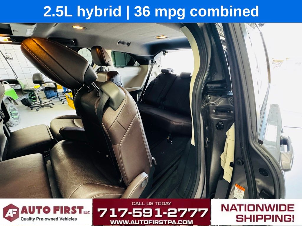Vehicle image 28 of 35