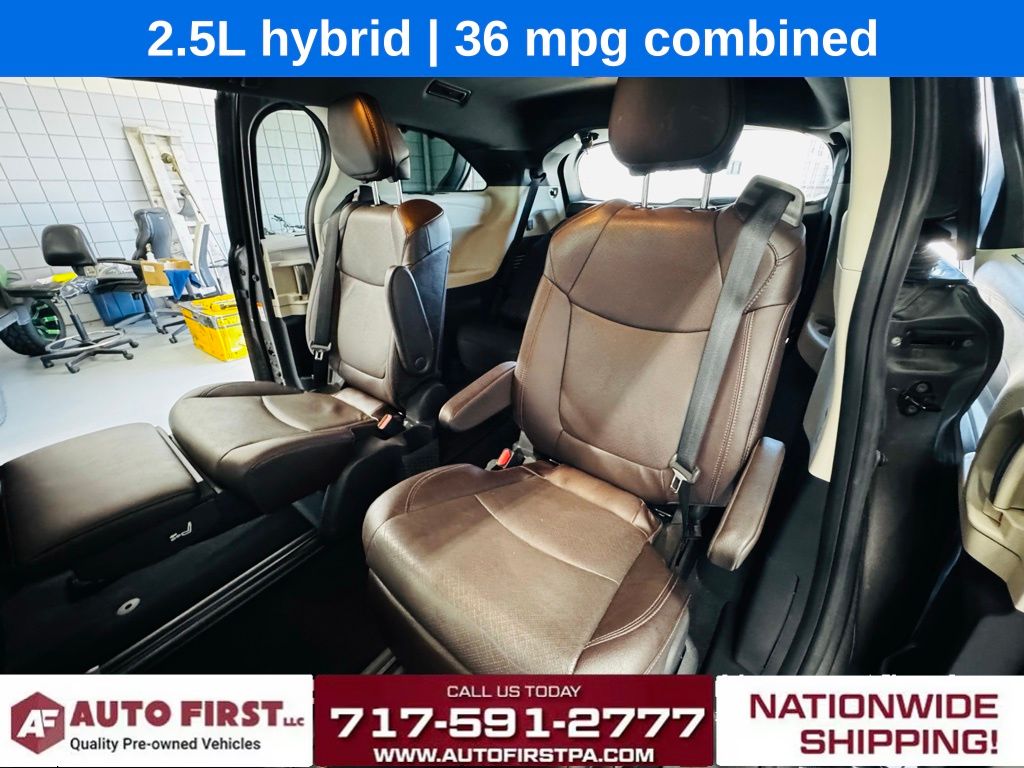 Vehicle image 21 of 35