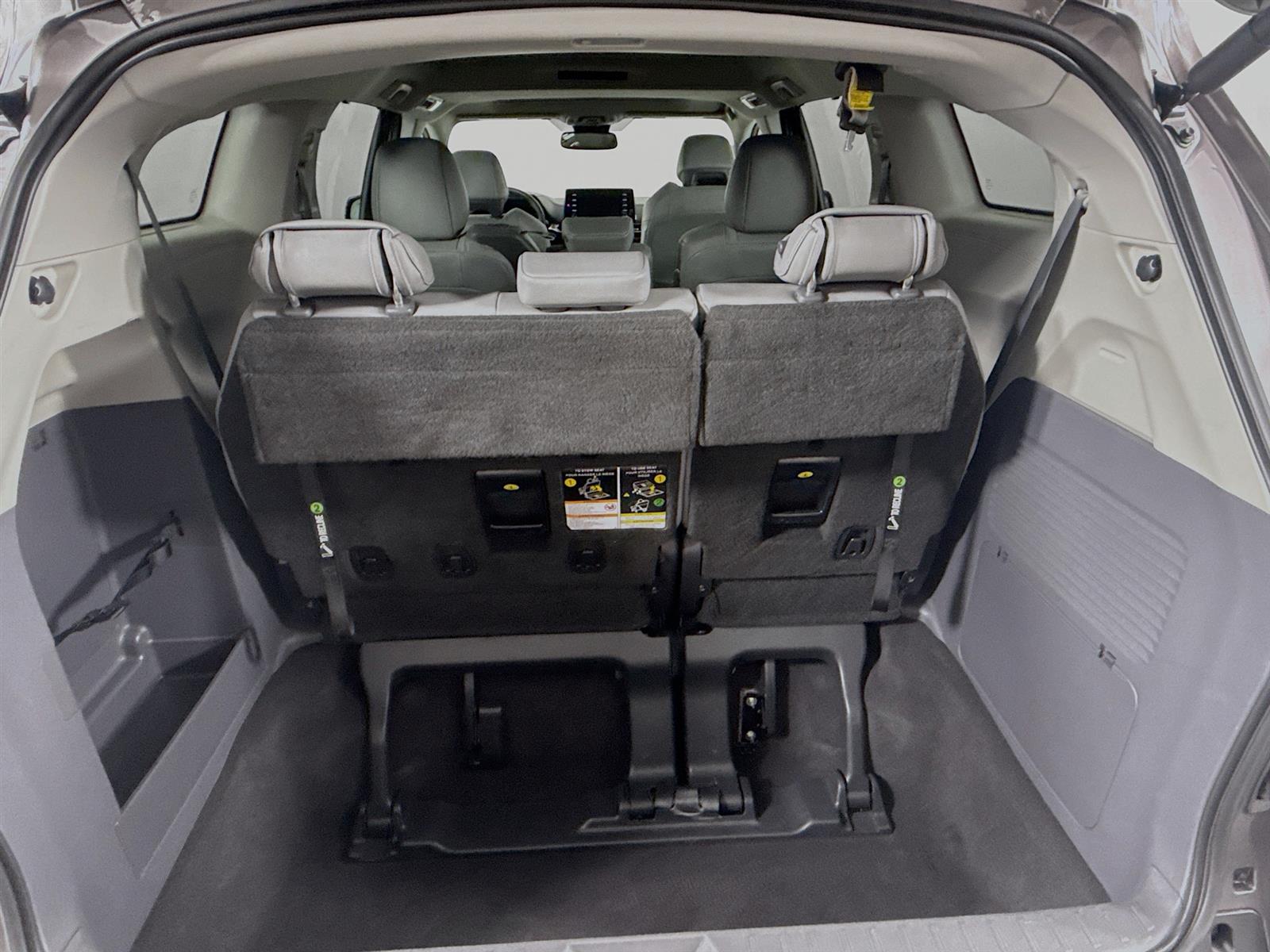 Vehicle image 40 of 47