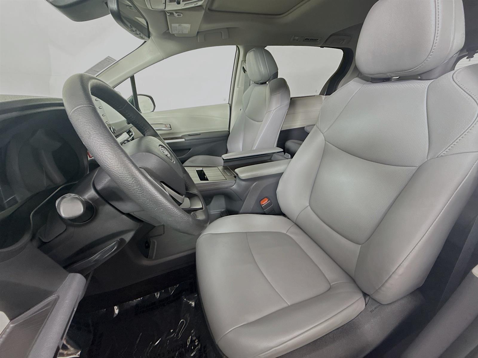 Vehicle image 16 of 47