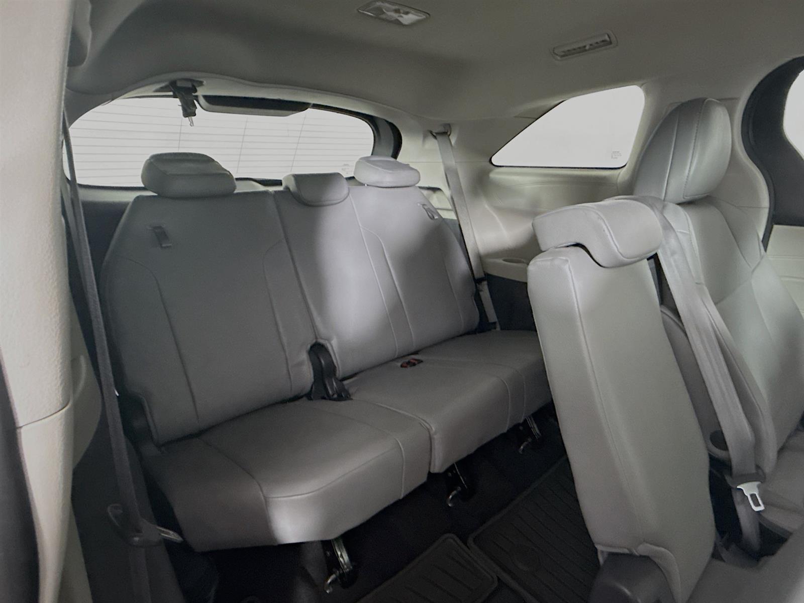 Vehicle image 42 of 47