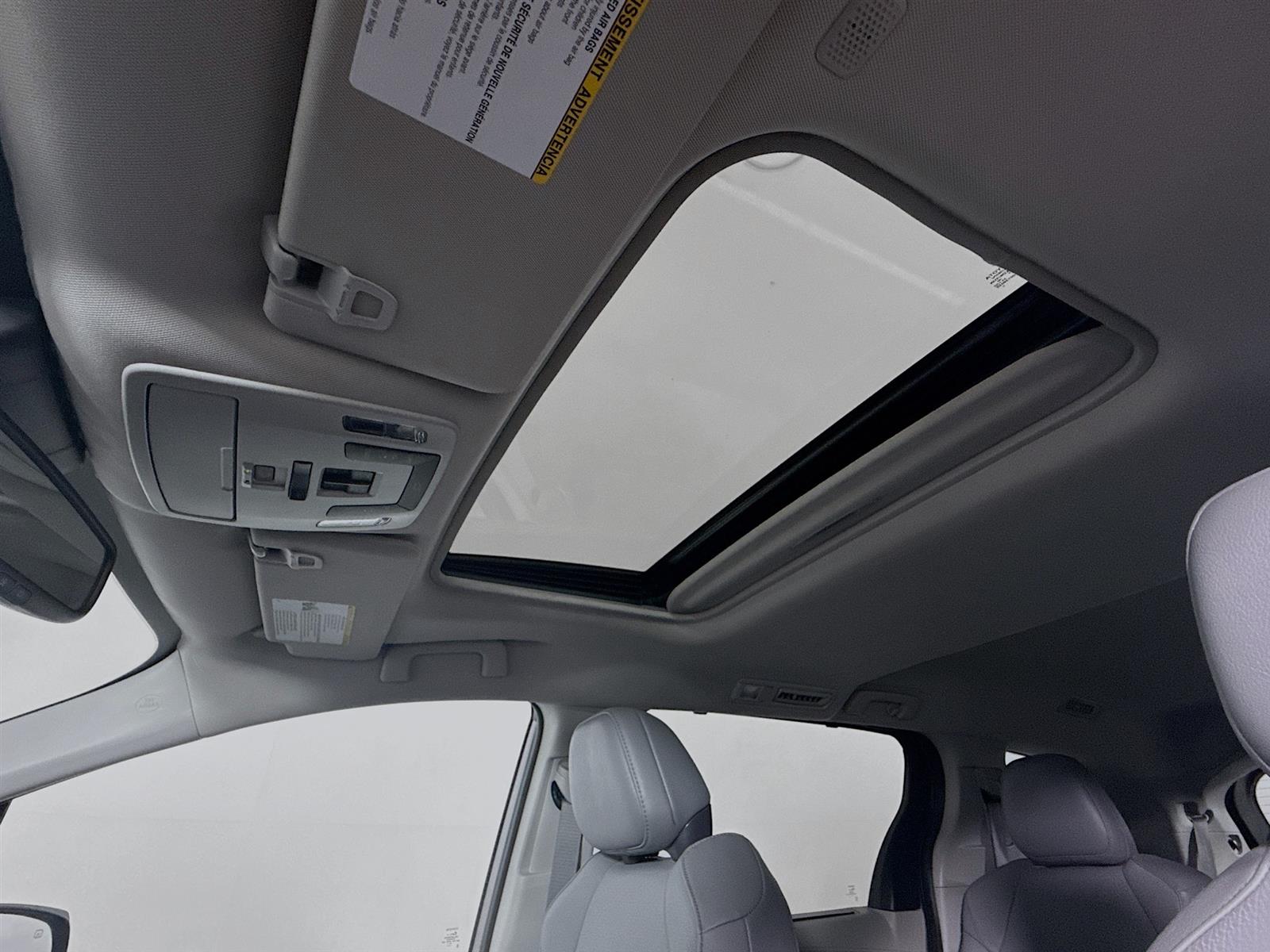 Vehicle image 25 of 47