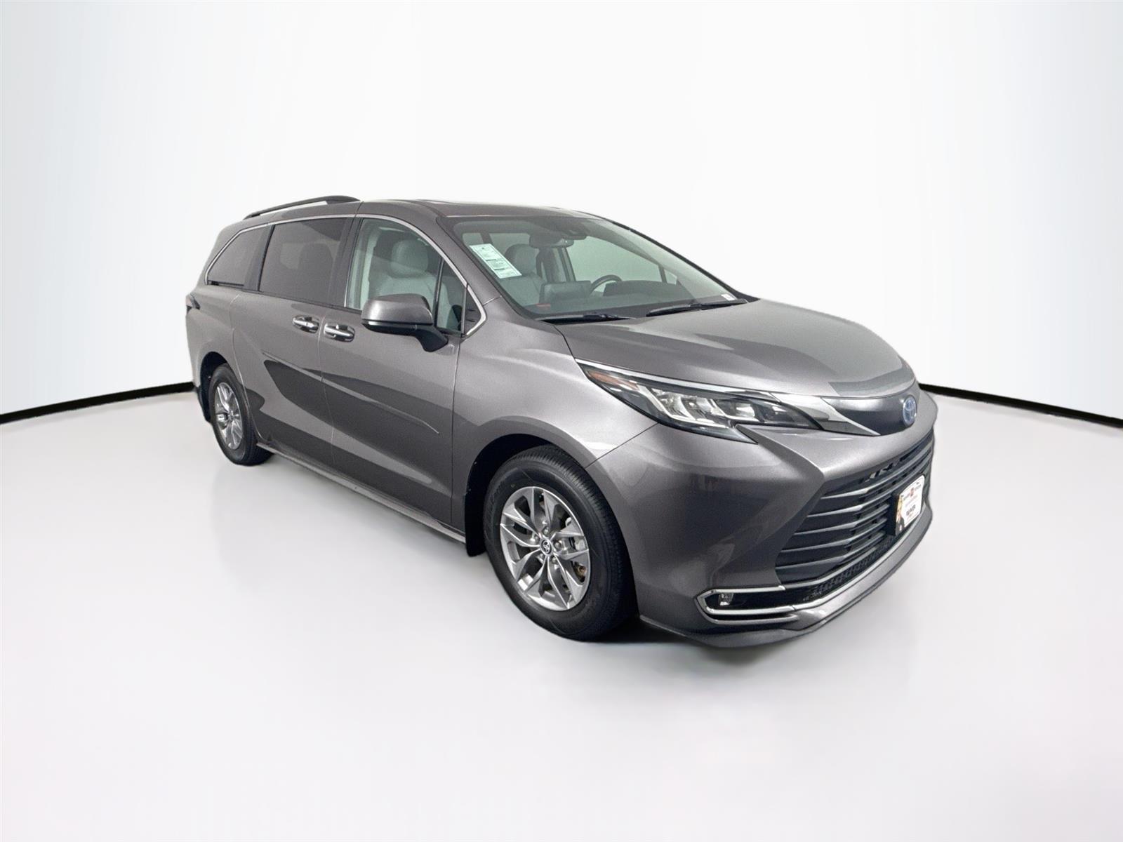 Vehicle image 4 of 47