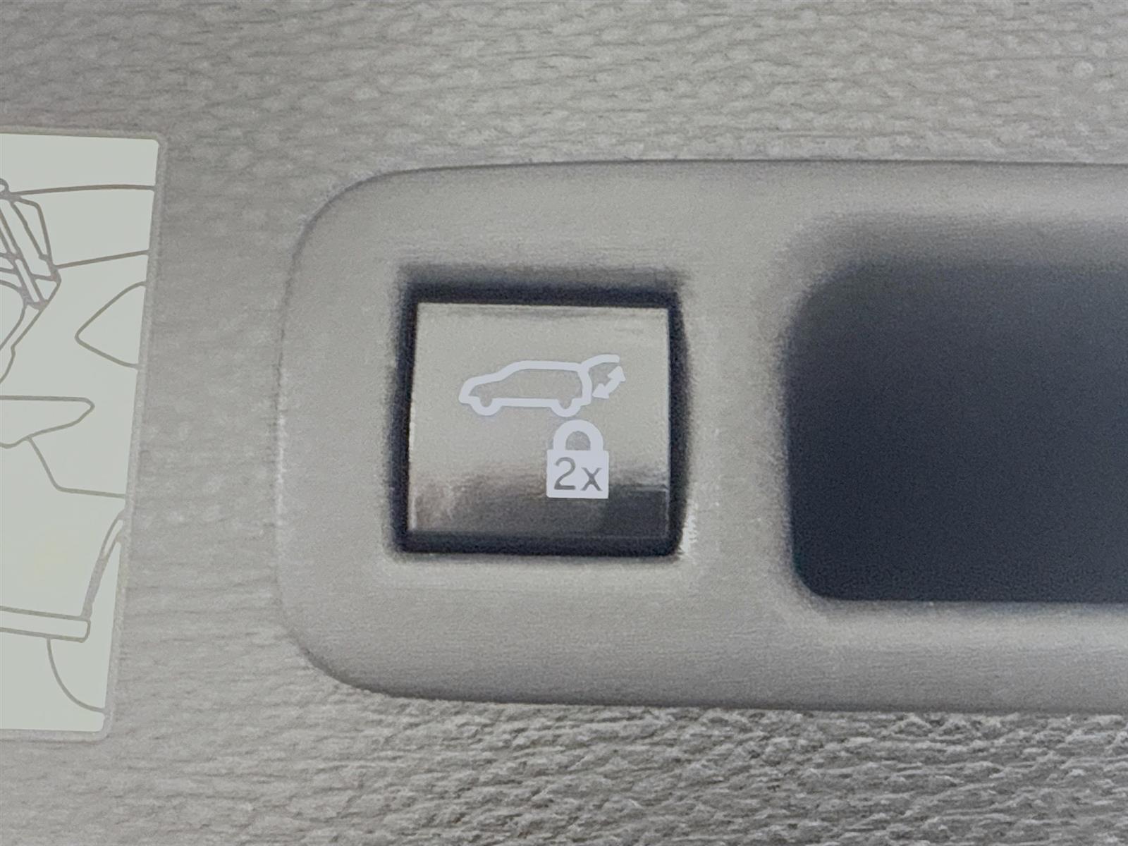 Vehicle image 41 of 47