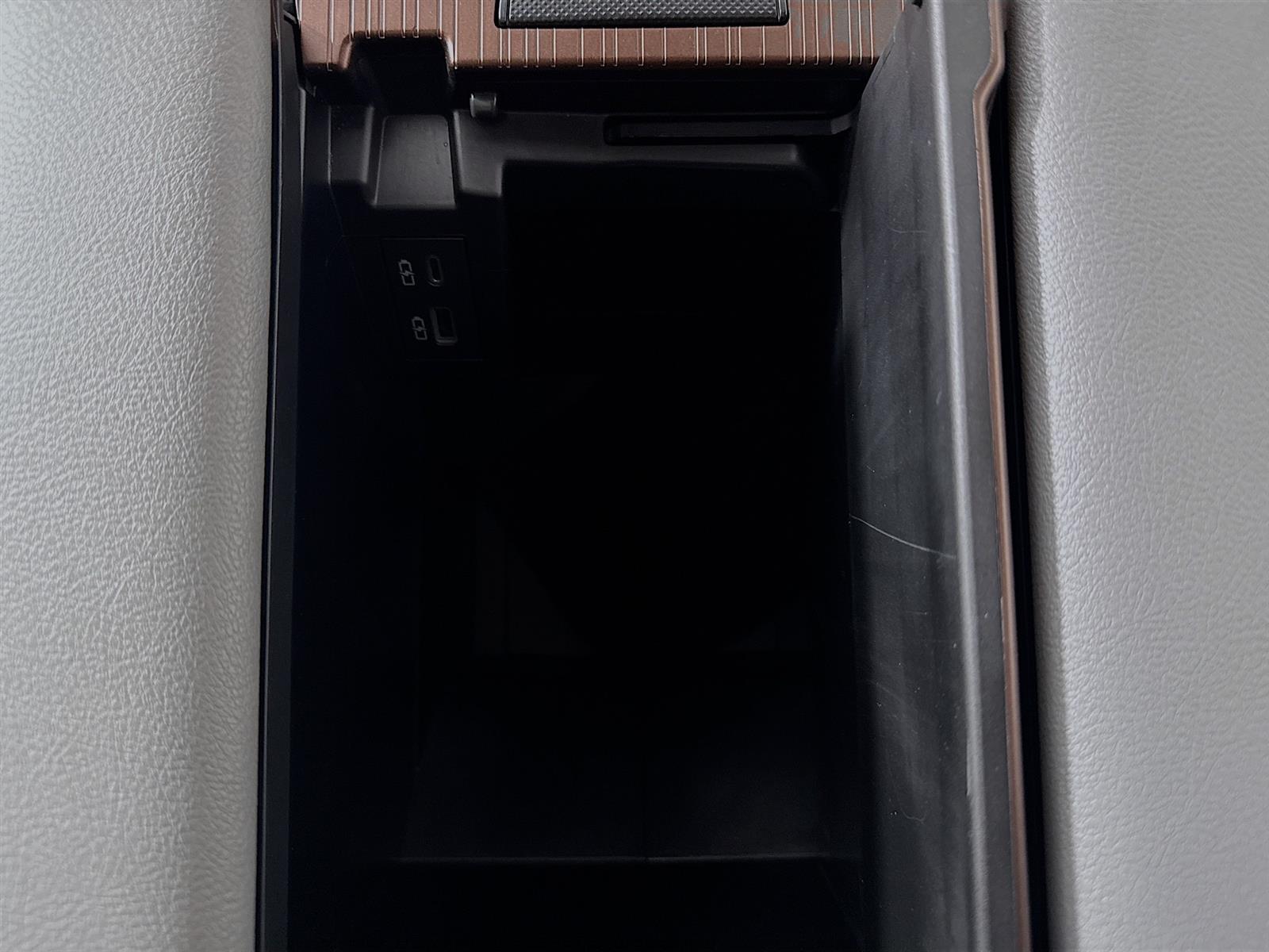 Vehicle image 36 of 47