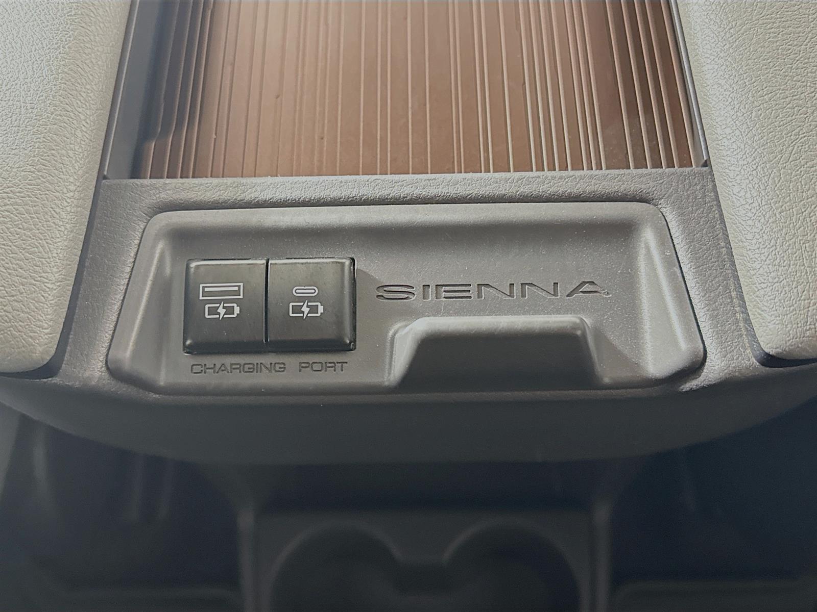 Vehicle image 39 of 47