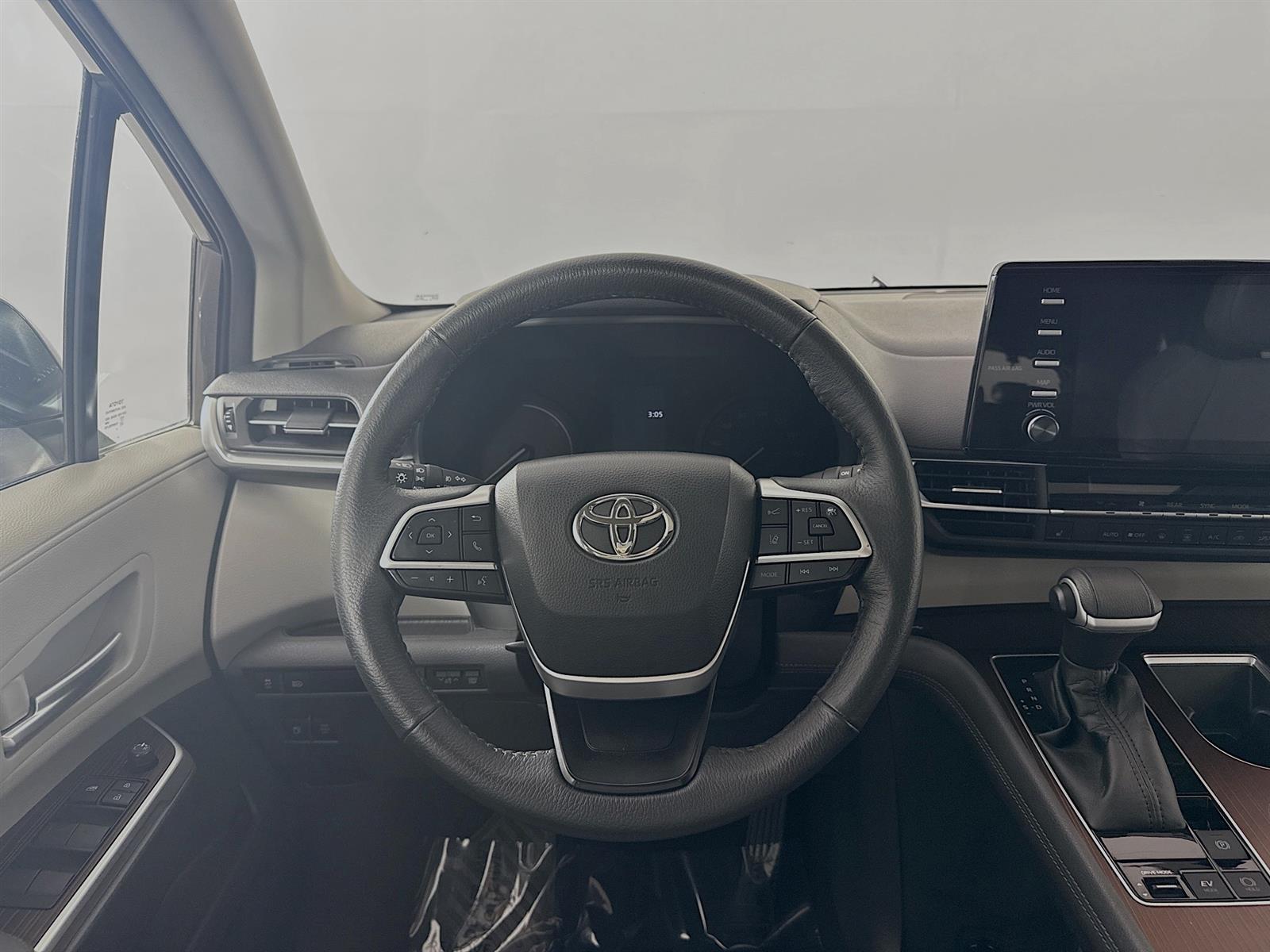Vehicle image 34 of 47