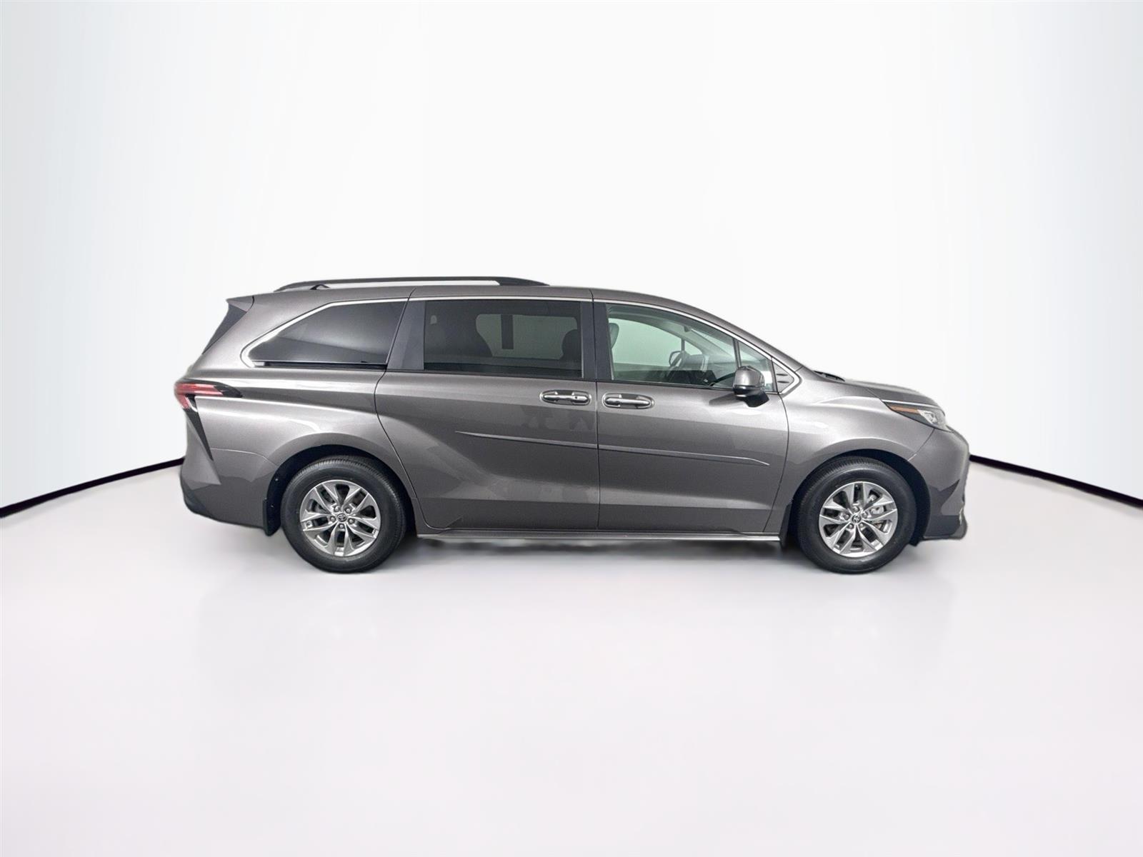 Vehicle image 5 of 47