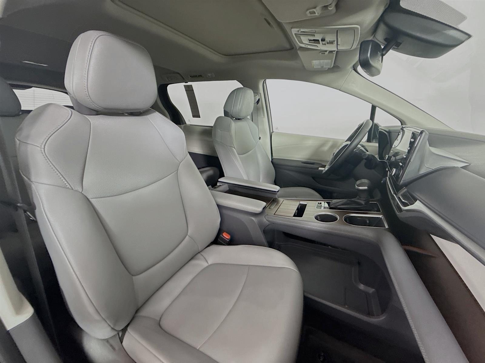 Vehicle image 44 of 47