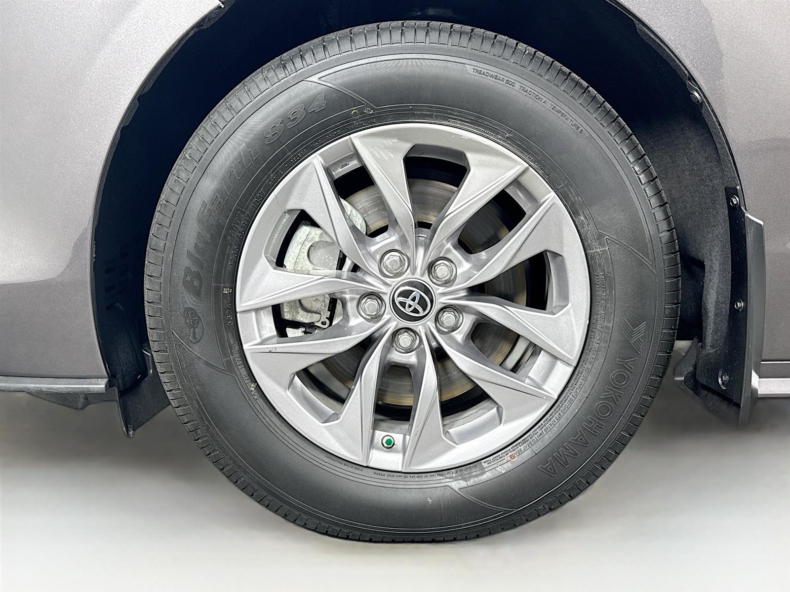 Vehicle image 13 of 47