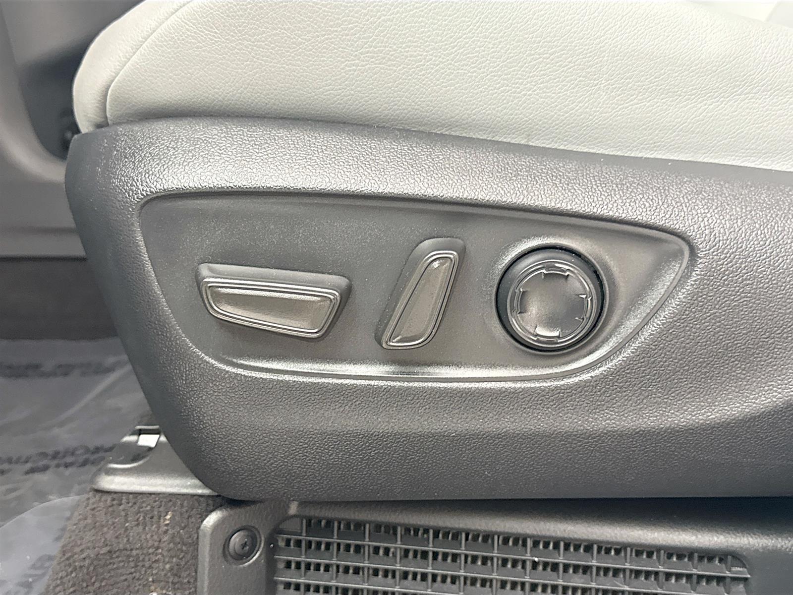 Vehicle image 31 of 47