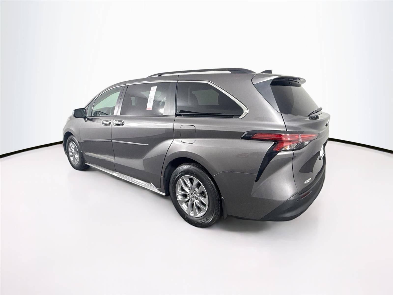 Vehicle image 8 of 47