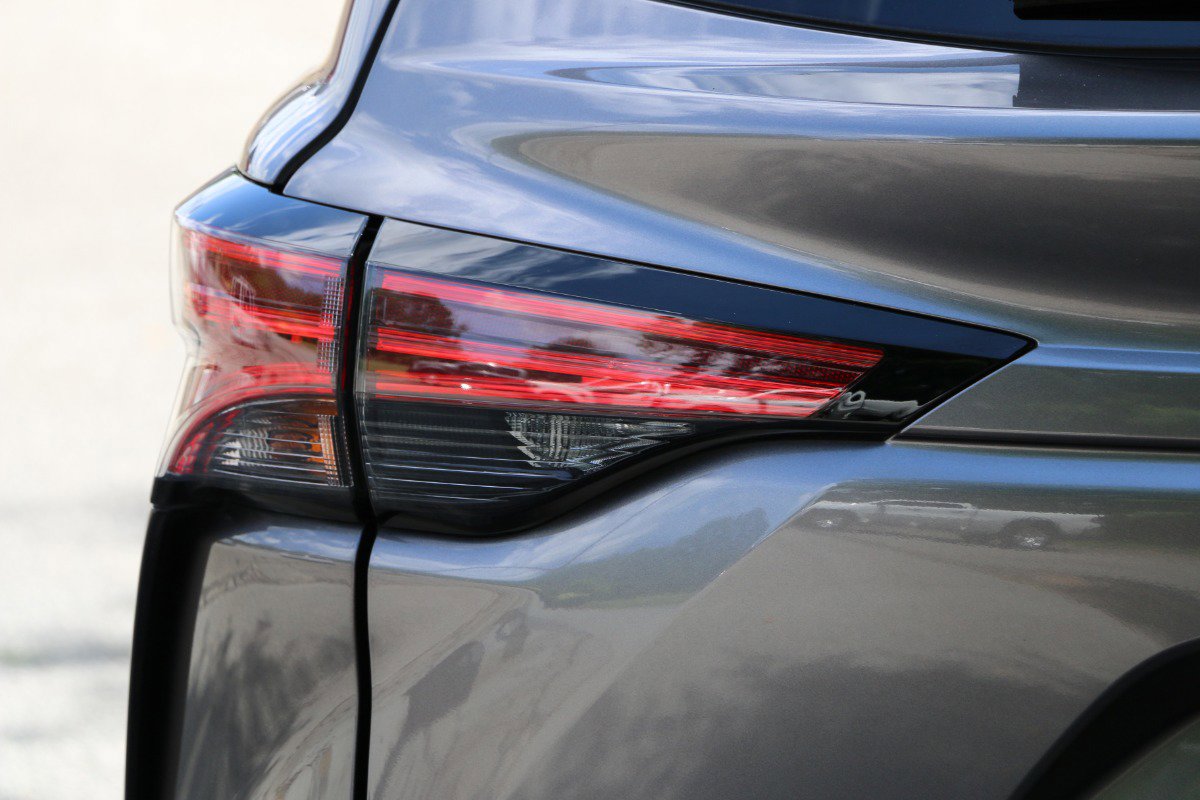 Vehicle image 10 of 42