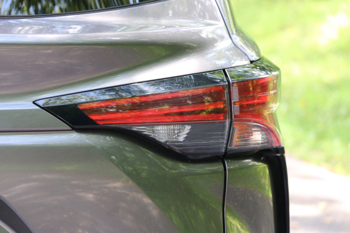 Vehicle image 11 of 42