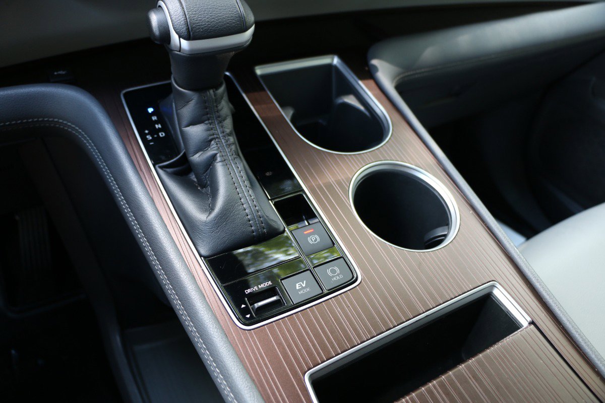 Vehicle image 22 of 42
