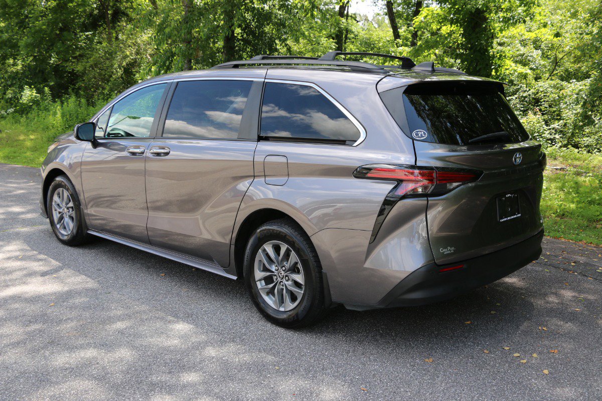 Vehicle image 7 of 42
