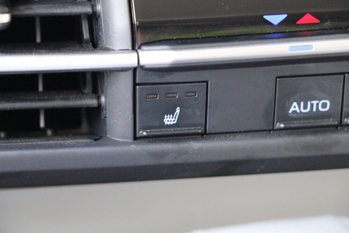 Vehicle image 21 of 42