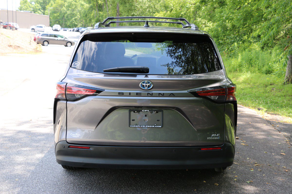 Vehicle image 6 of 42
