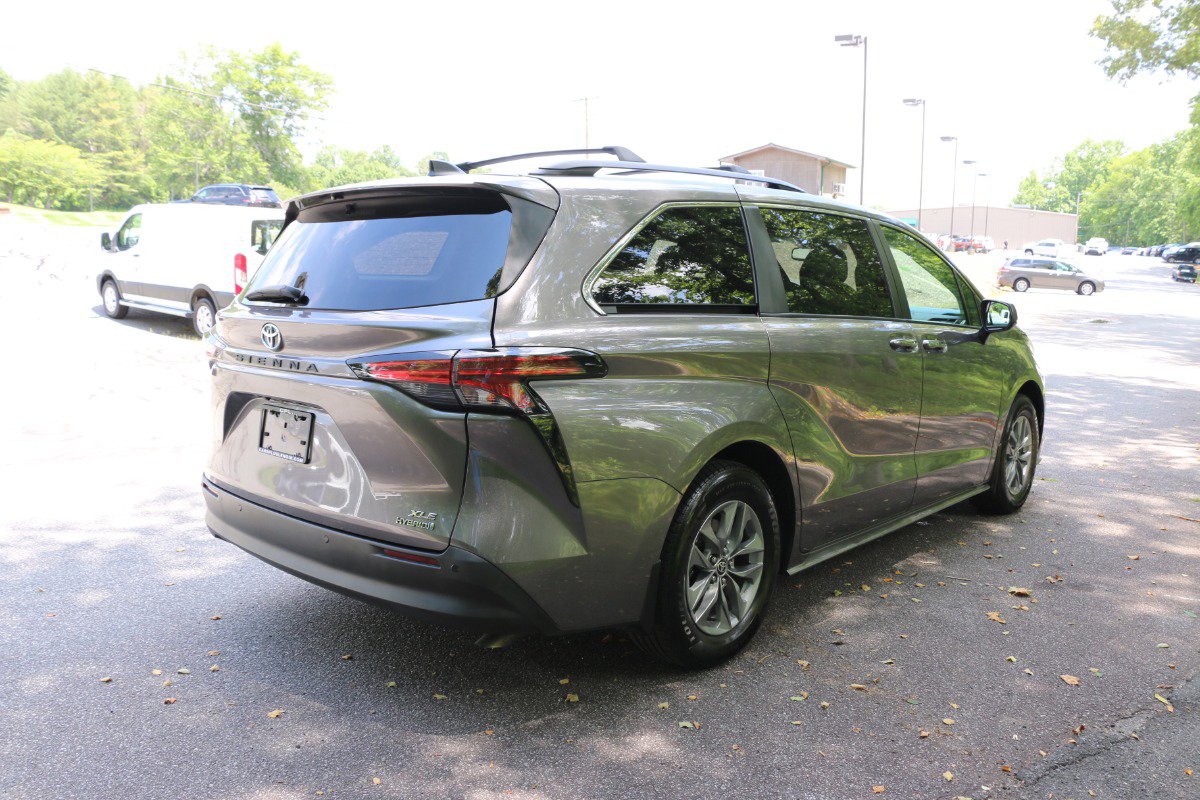 Vehicle image 5 of 42