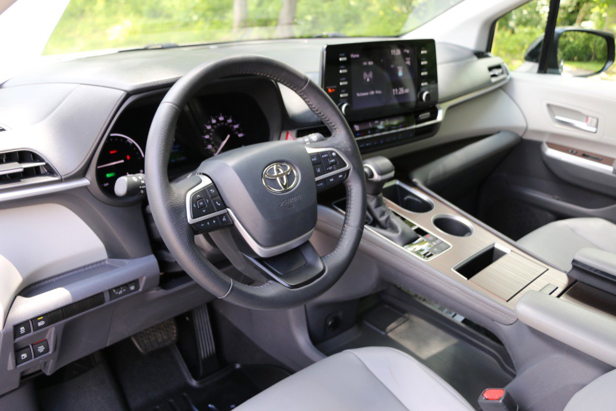 Vehicle image 15 of 42