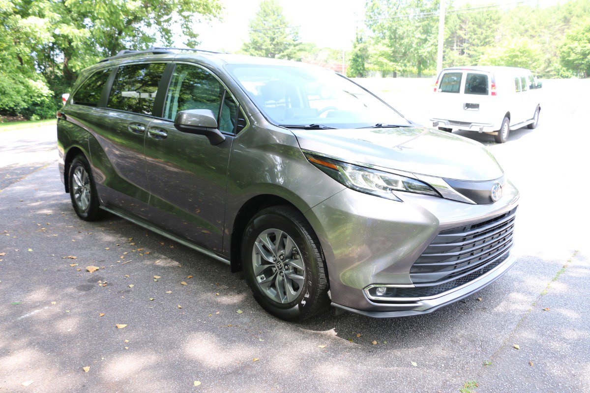 Vehicle image 3 of 42