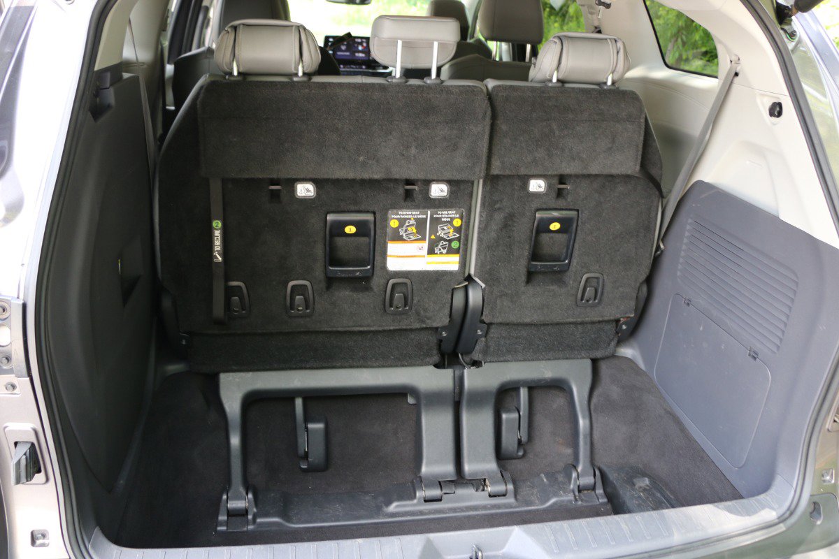 Vehicle image 32 of 42