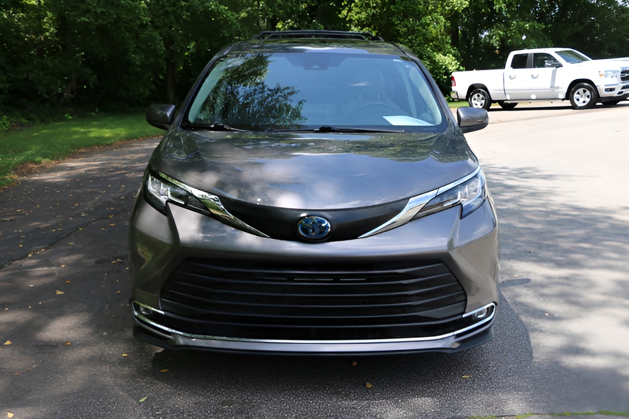 Vehicle image 36 of 42