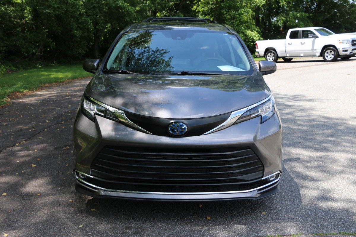 Vehicle image 2 of 42