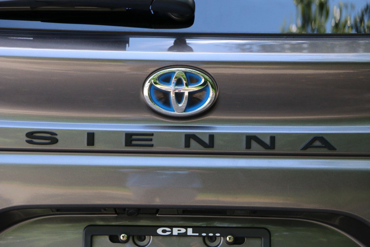Vehicle image 9 of 42