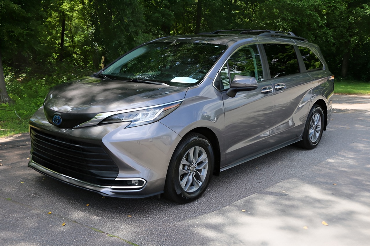 Vehicle image 35 of 42