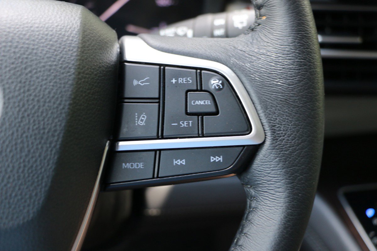 Vehicle image 18 of 42