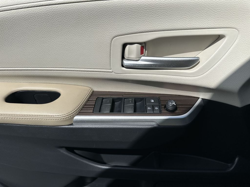 Vehicle image 24 of 36