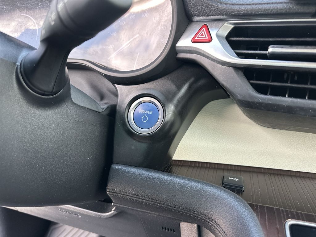 Vehicle image 17 of 36